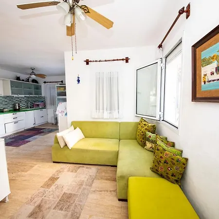 Charming Villa With Mesmerizing Sea View In Yalikavak, Bodrum דירה